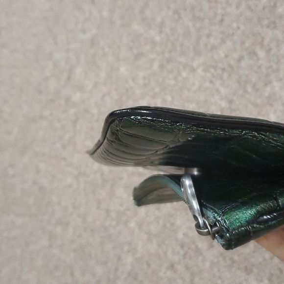 Vera Wang Clutch/ Wristlet Foldable - Picture 13 of 16